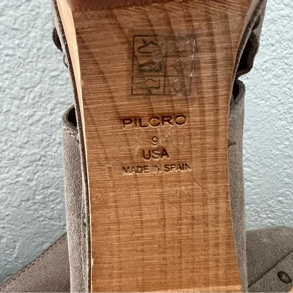 Anthropologie Pilcro Kilty Suede Clog Heels Size 9 Mules & Clogs